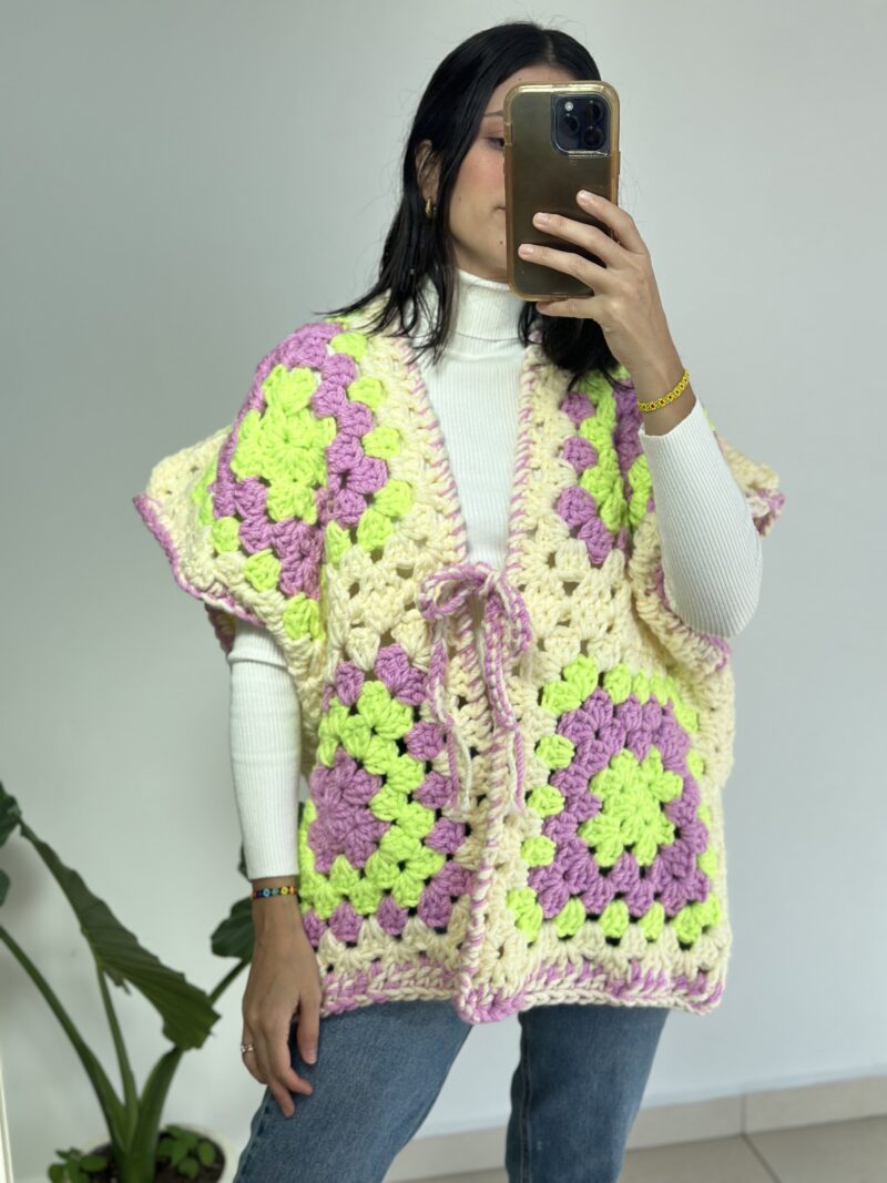 Chaleco hueso lila y verde crochet