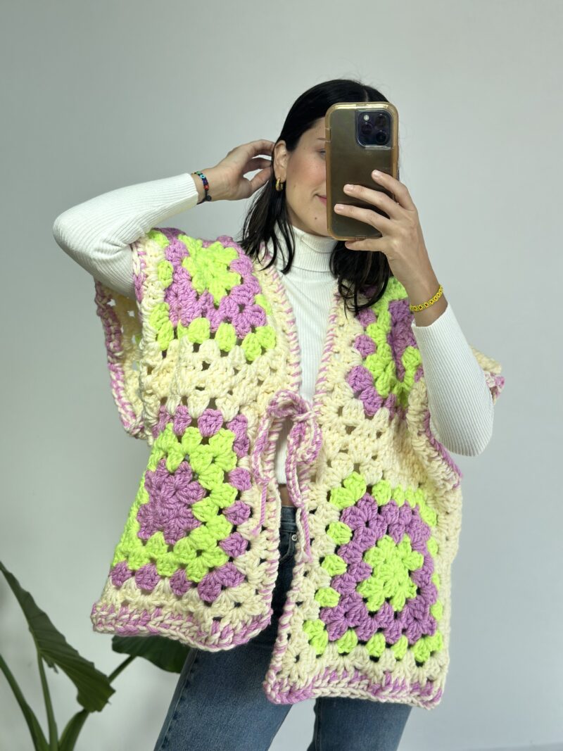 Chaleco hueso lila y verde crochet - Imagen 2