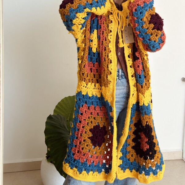 Suéter tejido a crochet colores otoñales