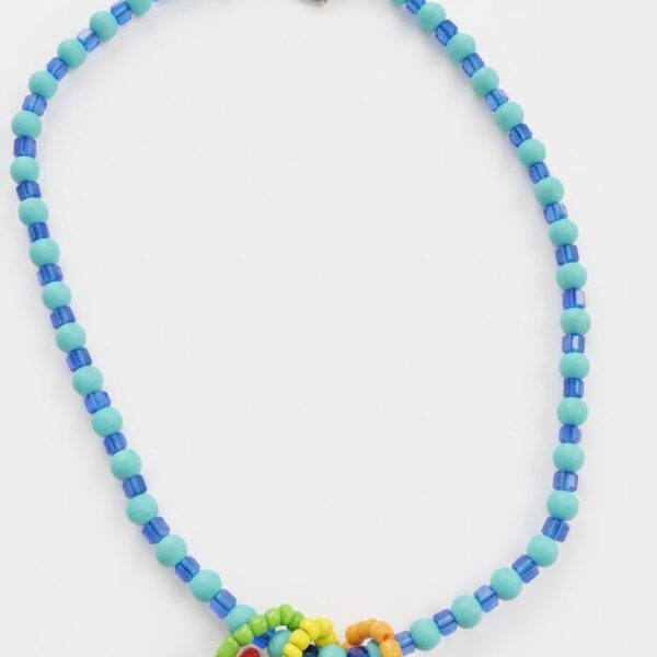 Collar azul con aqua y flores