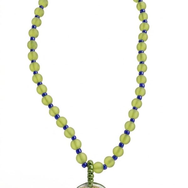 Collar amarillo con azul y naranja